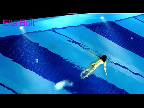 ❤️ Abdi teu tiasa ngeureunkeun nonton, pirang ngora bray ngojay buligir di ELLA bolt Resort kolam renang ❤ porno di urang ️❤
